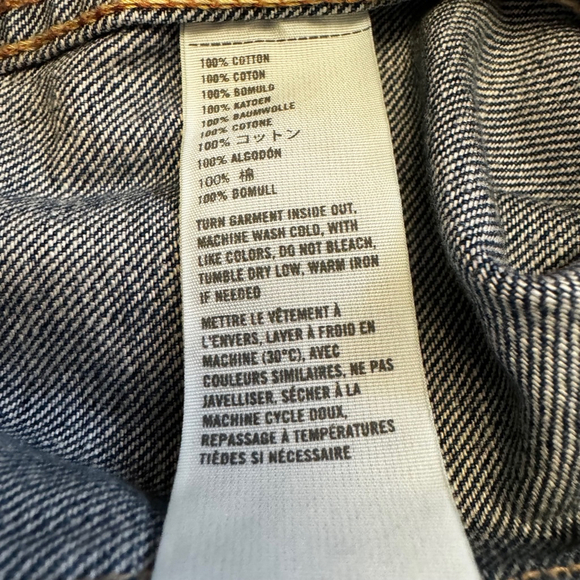 Hollister Denim  Blue Jean Jacket Size Large NWT Has a removable Brooch - Picture 5 of 16